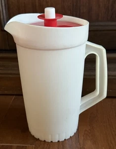 Tupperware Brocca Vintage Guarnizione Pulsante 1 Quart 874-14 Bianco con Coperchio Rosso - Foto 1 di 6