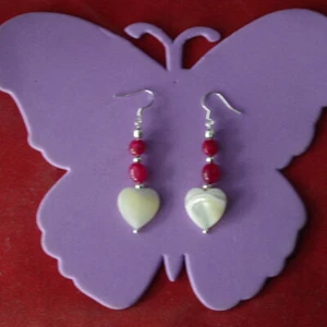 Earrings With Indian Ruby & Heart Mother Of Pearl 4.3 Cm. Long + Hooks - Picture 1 of 6