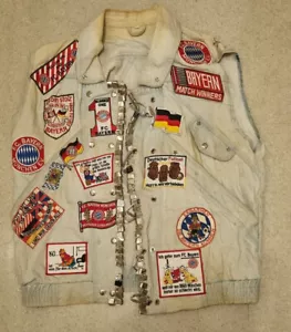 FC BAYERN MÜNCHEN KUTTE, 80er/90er Jahre ca. 25 sehr seltenen Aufnäher signiert - Bild 1 von 10