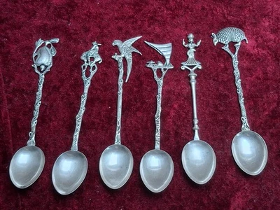 Bellissimo Set 6 Antichi Cucchiai Argento 900 Personaggi Mondiali Insoliti Finali 72,4g - Immagine 1 di 4