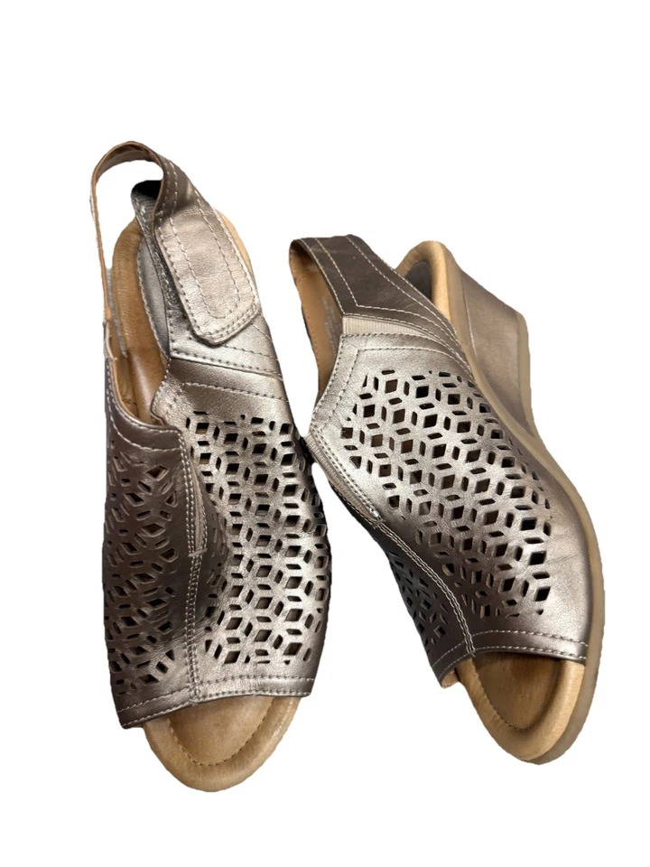 Earth Origins Peep Toe Ankle Buckle Wedge Beige Tones Size 8.5D Women's - Image 1 of 4