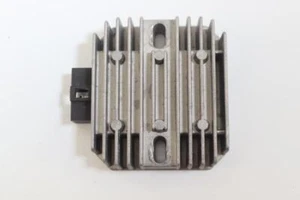 Régulateur pour moto YAMAHA R1 1998 à 1999 - Photo 1/9
