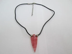 BLACK COLOURED CORD NECKLACE AND ARROW HEAD SHAPED GLASS PENDANT - Picture 1 of 3