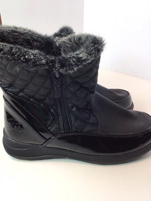 Women’s 6 Totes Snow Boots Black Faux Fur Lined, EUC - Image 1 of 4