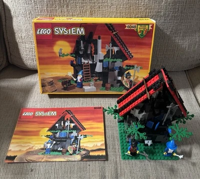 Lego 6048: Majisto’s Magical Workshop 100% Complete W/ Instructions & Box MINT - Image 1 of 4