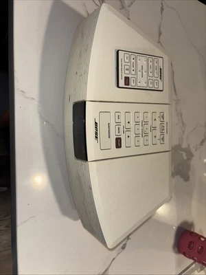 Bose AWR1-1W Acoustic Wave Clock Radio - White AWR1-1W - Image 1 of 4