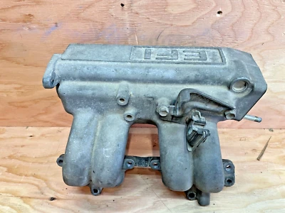 1986-1995 Toyota Pickup 4Runner 22RE OEM Upper Intake Manifold - Imagem 1 de 4