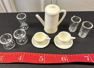 Dollhouse White Coffee Pot Cups Saucers Clear Pudding Tumblers Ice Cream Lot VTG - Photo 1/5