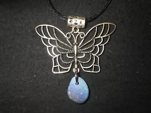 Collana farfalla vetro scorie pietra blu Leland - Foto 1 di 3