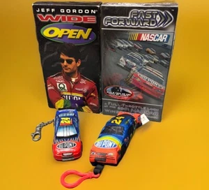 NASCAR - Jeff Gordon VHS Lot - Wide Open & Fast Forward 2001 +2 Car Keychains - Picture 1 of 14