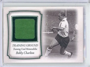 Bobby Charlton 2024 Futera Unique Nostalgia Training Ground Relics Emerald /20 - Picture 1 of 2