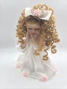Vintage kniende Porzellan Puppe Mädchen im Gebet betend - Bild 1 von 7