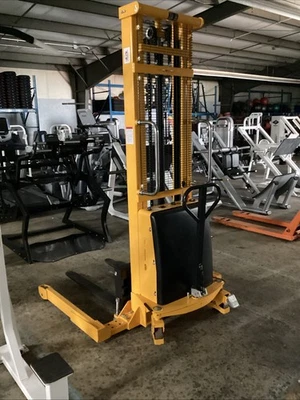 Apilador eléctrico ULINE H-5440 gato de palet eléctrico \ elevador de horquilla. Foto 1 de 4