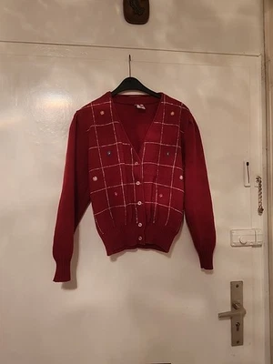 Strickjacke C&A Damen Rot mit Perlen Gr M Top Zustand - Bild 1 von 3