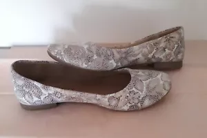 Leather Flats with Floral Pattern EUR 37M US 6M - Picture 1 of 8