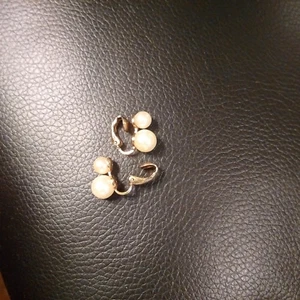Pendientes vintage con clip de doble perla Avon - Imagen 1 de 1