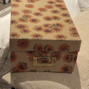 Vintage Storage Box Tri Coastal Design Daisy 11” X 8” X 5”& Dividers - Picture 1 of 9
