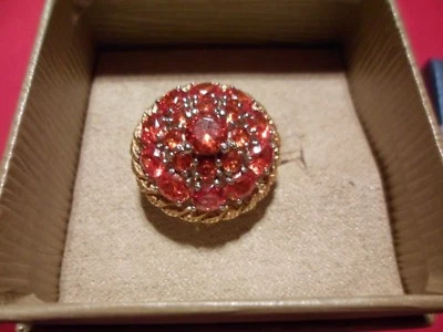 Anillo de diamantes naranja simulado en 18 quilates YG y superposición de platino tamaño 7-9,25 quilates Foto 1 de 4