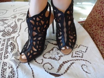 Valentino Garavani Black Rose Lasercut Leather Sling Back Heels Size 39.5B - Image 1 of 4