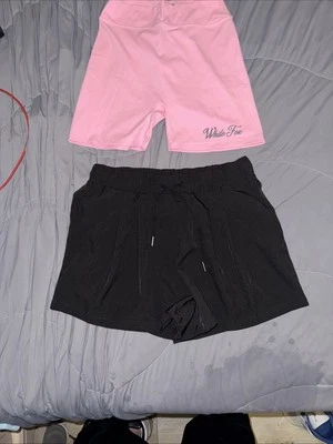 White Fox Boutique Pink Shorts Size S. Halara Shorts Blk Size S. Never Worn. - Imagem 1 de 4