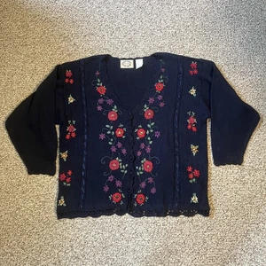 Erika II bestickte Blumen Strickjacke Übergröße 3X Landhaus feminine Häkelspitze - Bild 1 von 8