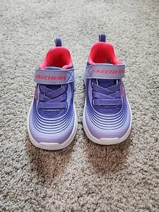 Neu ohne Etikett Skechers Kleinkind Mädchen Größe 6 lila & pink Tennisschuh - Bild 1 von 7