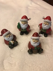 Set mit 4 Weihnachtsmänner sitzend + stehend, 11 cm hoch, Santa Claus, NEU toll - Bild 1 von 5