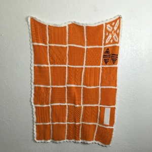 Gehäkelte Babydecke orange weiß schwarz 30 Blockmuster Quadrate Vintage afghanisch - Bild 1 von 6