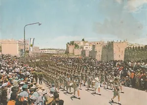 CARTOLINA SHANA TOVA FOTO REALE PARATA ESERCITO ISRAELIANO A GERUSALEMME UNITA 1968 - Foto 1 di 5