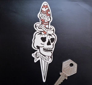 PEGATINA DEATH BEFORE DESHONOR Calavera y Daga Rocker Bicicleta Prisión Tatuaje Dishonor - Imagen 1 de 1