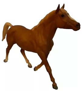 Breyer Horse Molding Co. USA Trotting Chestnut Moneying 13,5”L x 9,5”H Vintage anni ’60 - Foto 1 di 11