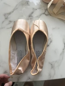 Freed of London Pointe Shoes - Picture 1 of 3