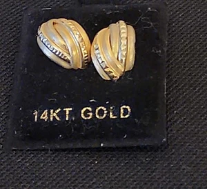14K Solid Two Toned Gold Taper Diamond Cut Hoop Huggie Earrings - Foto 1 di 8