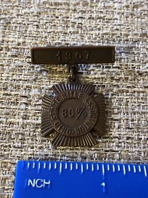 Insignia de barra colgante medalla tirador 80 % de la Asociación de Rifles de Ohio 1907 Foto 1 de 4
