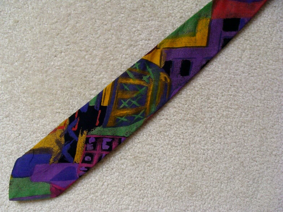 Цветной мужской галстук LEONARDO — фиолетовый, зеленый, черный, золотой, красный — ширина 3,5 дюйма — б/у в отличном состоянии - Изображение 1 из 1