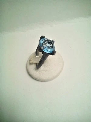 ANELLO TOPAZIO AZZURRO TONDO TAGLIO BRIOLETTE IN ARGENTO BRUNITO 925 - Immagine 1 di 4