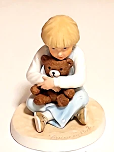 Vi Figur von Franceas Hook "Bear Hug" 1999 - Bild 1 von 4