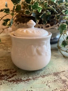 Vintage Fruit de Blanc Tabletops Unlimited 1996 Ceramic Sugar Bowl with Lid 4"H - Picture 1 of 6