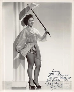 Rose Scott Posen Kostüm Netz Absätze Regenschirm Säule schwarzweiß 8x10 Kopfschuss signiert - Bild 1 von 3