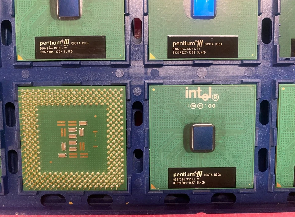 Vintage but NEW Intel® Pentium® III 800 MHz RB80526PZ800256 sl4cd Socket 370 - Image 1 of 2