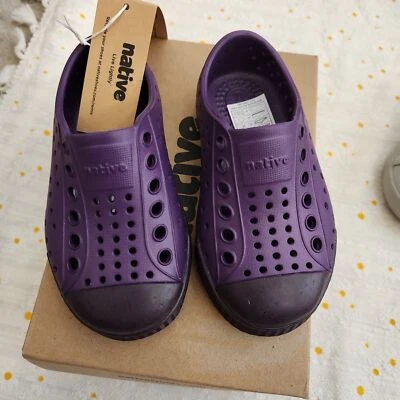 Zapatos Jefferson nativos para niños pequeños berenjena nuevos en caja 6C Foto 1 de 3