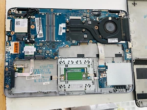 hp elitebook 820 g4 faulty/spares - Picture 1 of 4