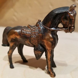 Statuina in metallo sella cavallo pressofuso stile rame western 2 5/8" - fienile swanky - Foto 1 di 12