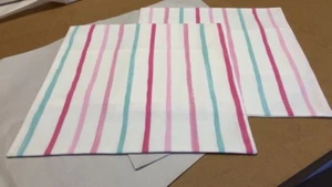 ONE LAURA ASHLEY COPRICUSCINO FATTO A MANO A RIGHE PITTORICHE IN ROSA - Foto 1 di 2