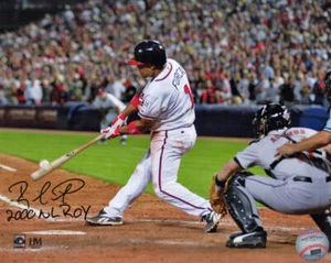 Rafael Furcal Signed Atlanta Braves Swinging 8x10 Photo w/2000 NL ROY - (SS COA) - Bild 1 von 1
