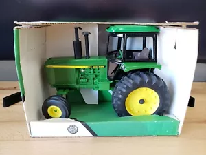 Ertl John Deere 4255 Row Crop Tractor Diecast 1:16 - Picture 1 of 12