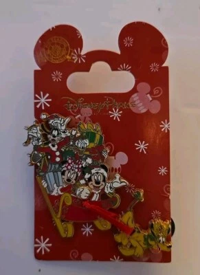 PIN DE NAVIDAD DE SANTA MICKEY WALT DISNEY WORLD 2012 - PLUTÓN TIRANDO DEL TRINEO  Foto 1 de 2