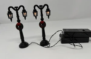 Vintage Miniatur Straßenlaternen Weihnachtskränze 2er Set kabelgebunden Batteriebox - Bild 1 von 3