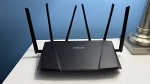 ASUS RT-AC3200 1300 Mbps 4 Port Tri-Band Wireless Router (RT-AC3200) - Bild 1 von 9