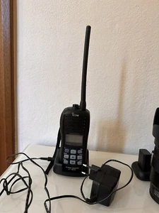 Icom M33 USATA CON BATTERIA O CARICATORE DA SOSTITUIRE PERCHÉ NON CARICA - Foto 1 di 6